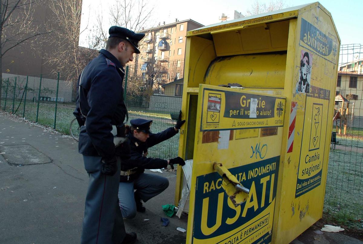 Milano | Neonata Trovata Morta In Un Cassonetto Per I Vestiti Usati