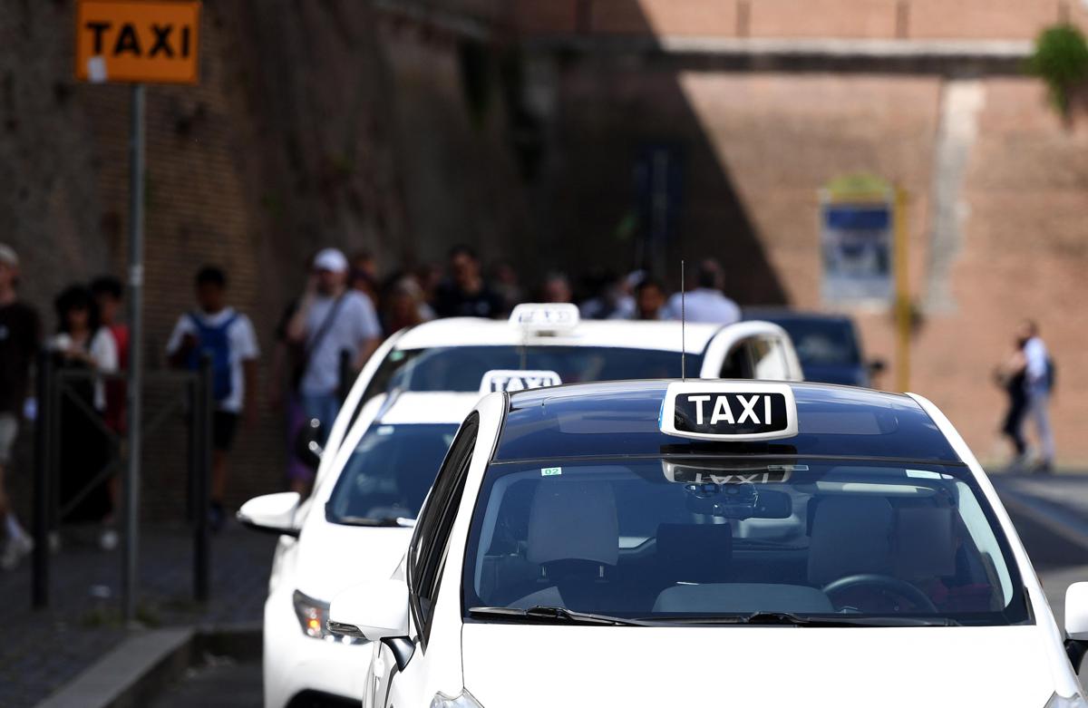 Mobilità Roma – F. De Gregorio (Azione): “Il credito per gli assegnatari del bando per i taxi. Presentato l’accesso agli atti”