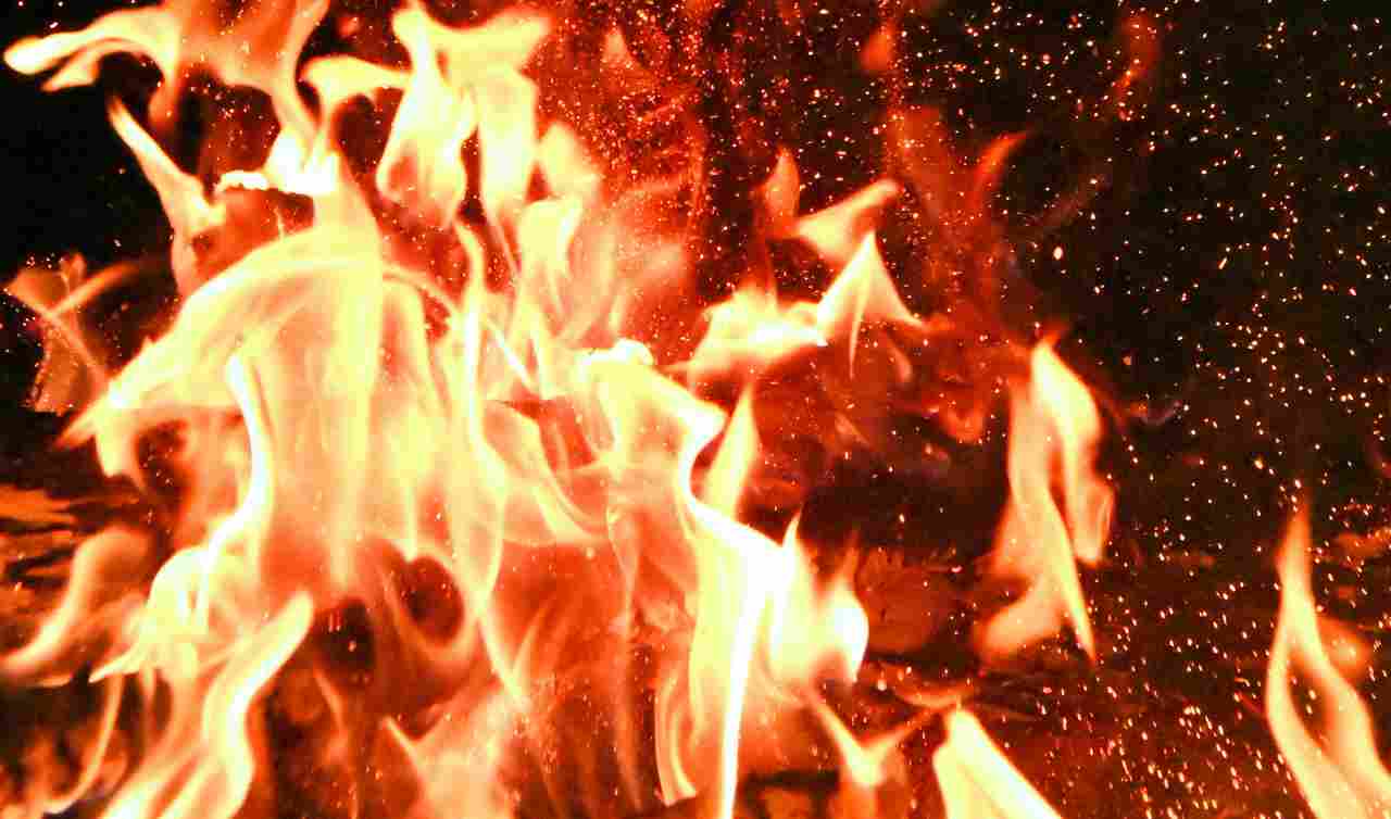 Incendio a Casal Lumbroso, 3 agenti in gravi condizioni