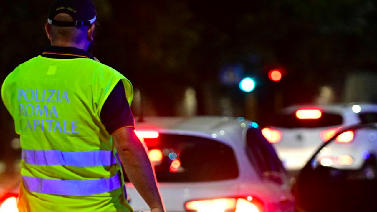 Roma, controlli a tappeto sulle strade e pioggia di multe: 10 denunciati per guida in stato di ebbrezza